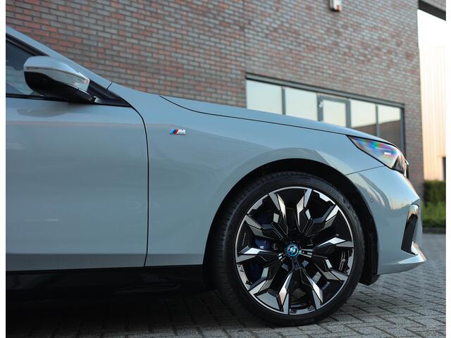 BMW 5-SERIE Touring 550e xDrive *Direct leverbaar!*Full option*