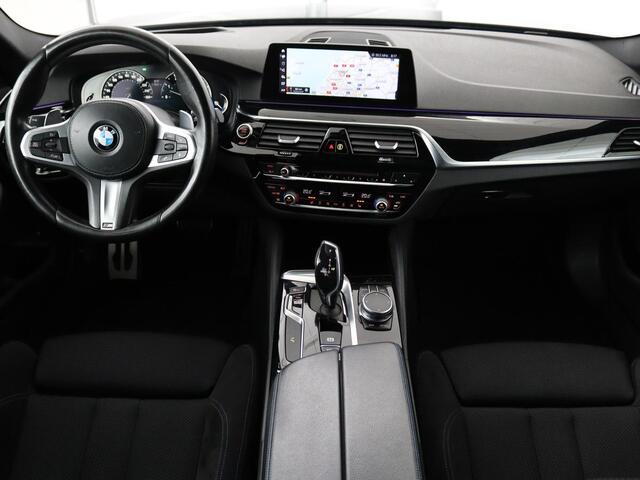 BMW 5-SERIE Touring 540i xDrive High Executive | Head-Up Display | Sfeerverlichting | Trekhaak | achteruitrijcamera | Cruise Control | Navigatie | Stoelverwarming | LMV 18