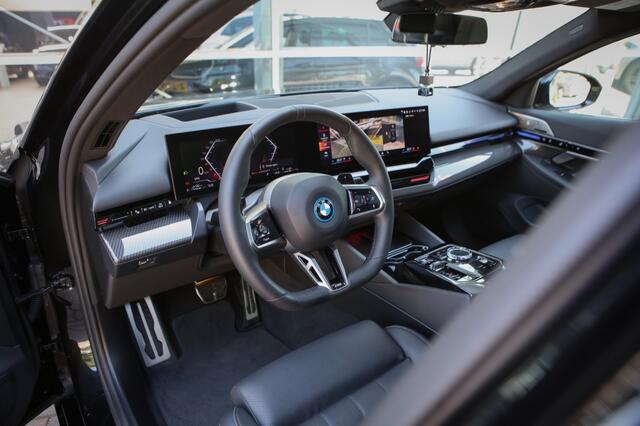 BMW 5-SERIE 530e M-Sport Pro | Pano | HUD | Sfeerverlichting |