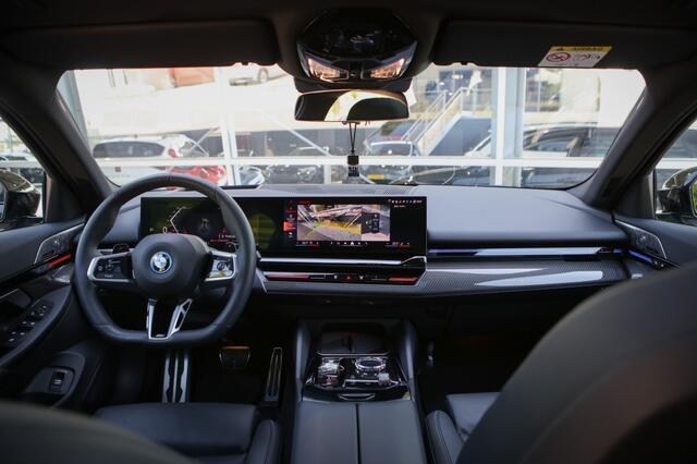 BMW 5-SERIE 530e M-Sport Pro | Pano | HUD | Sfeerverlichting |
