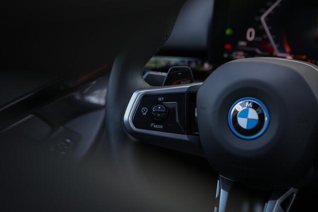 BMW 5-SERIE 530e M-Sport Pro | Pano | HUD | Sfeerverlichting |