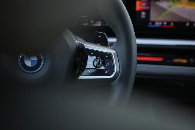 BMW 5-SERIE 530e M-Sport Pro | Pano | HUD | Sfeerverlichting |