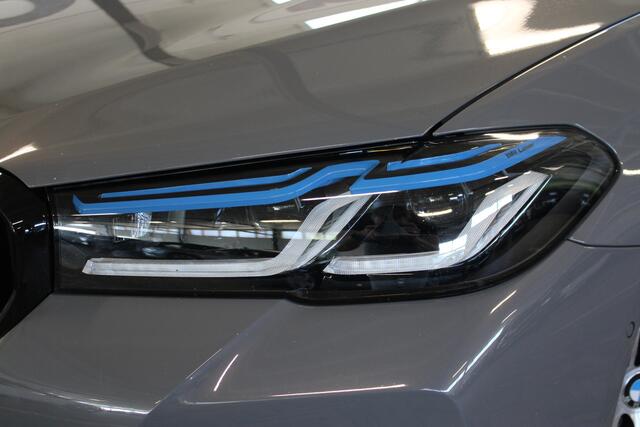 BMW 5-SERIE Touring 530e High Executive M-sport | Incl. 12 maanden garantie | Assisted driving | 360° camera | Stoel/stuur verwarming | Stoelventilatie | Schuif/kantel dak | Apple carplay/Android auto | Virtual cockpit | Harman/Kardon audio |