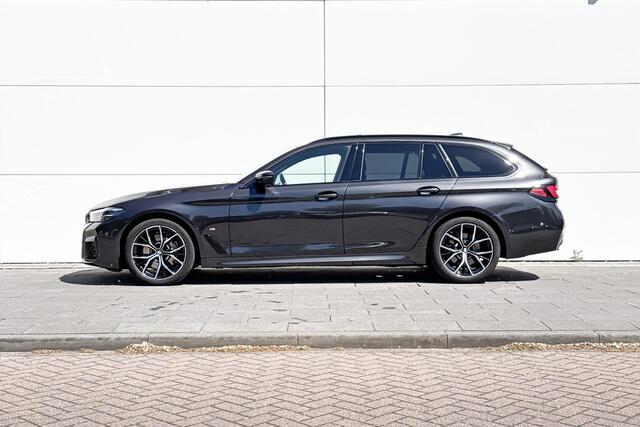 BMW 5-SERIE Touring 530i M-Sport | High Executive | Trekhaak | Panoramadak | Adaptief onderstel