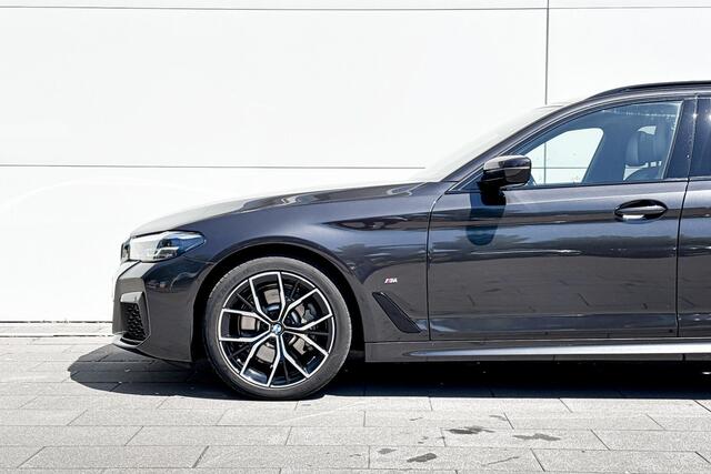 BMW 5-SERIE Touring 530i M-Sport | High Executive | Trekhaak | Panoramadak | Adaptief onderstel