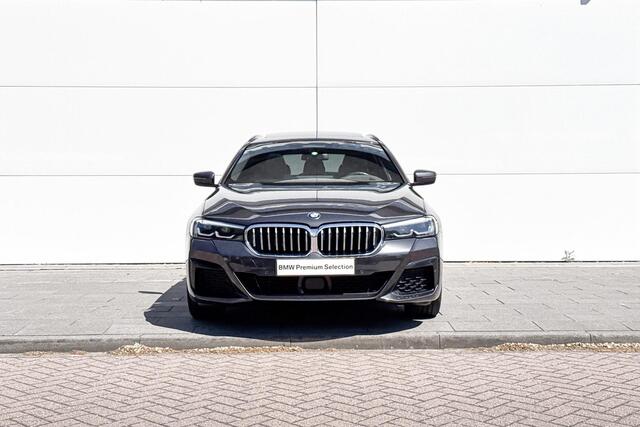BMW 5-SERIE Touring 530i M-Sport | High Executive | Trekhaak | Panoramadak | Adaptief onderstel