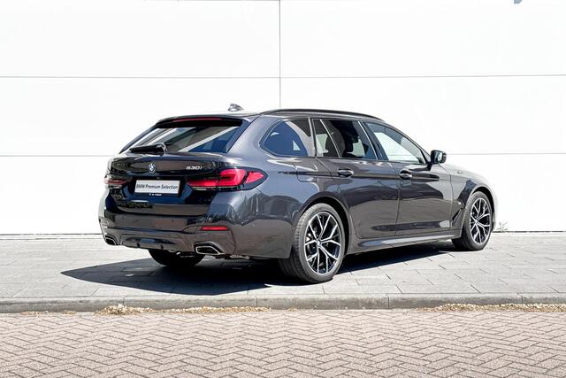 BMW 5-SERIE Touring 530i M-Sport | High Executive | Trekhaak | Panoramadak | Adaptief onderstel