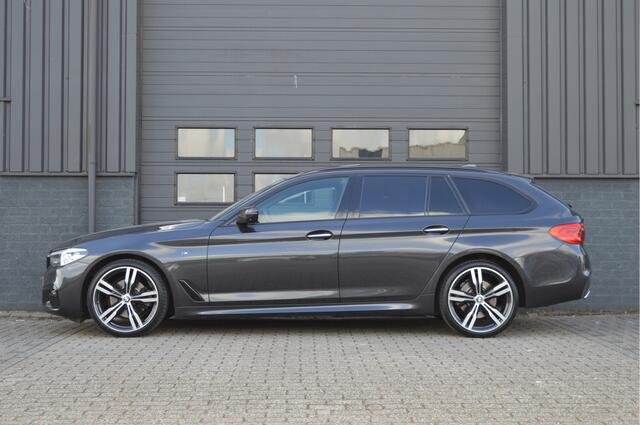 BMW 5-SERIE Touring 520d High Executive | M-PAKKET | PANO | ACC | HUD | KEYLESS | 360 CAM |