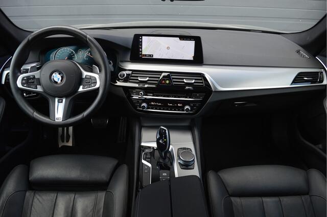 BMW 5-SERIE Touring 520d High Executive | M-PAKKET | PANO | ACC | HUD | KEYLESS | 360 CAM |