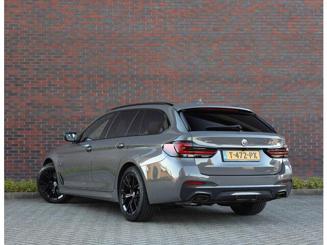 BMW 5-SERIE Touring 530e xDrive *Pano*H/K*Laser*Trekhaak*