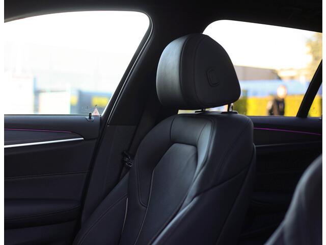 BMW 5-SERIE Touring 530e xDrive *Pano*H/K*Laser*Trekhaak*