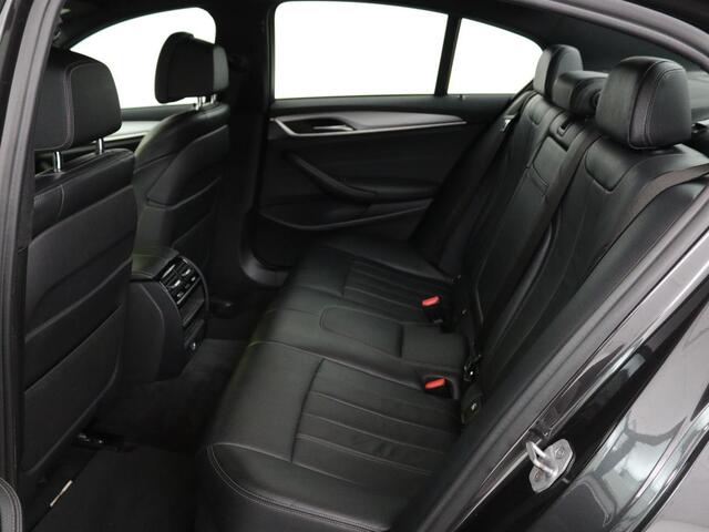 BMW 5-SERIE 520i High Executive | Trekhaak | Leder | Cruise Control | Navigatie | Stoelverwarming | LED | LMV 20