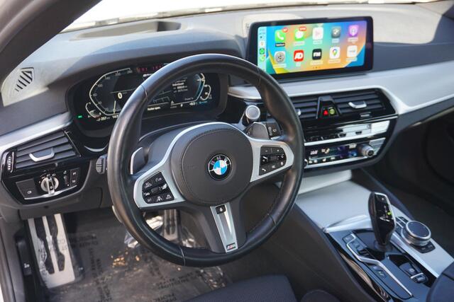 BMW 5-SERIE Touring 530e High Executive M Pakket | Trekhaak | LASER | ACC