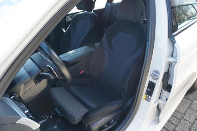 BMW 5-SERIE Touring 530e High Executive M Pakket | Trekhaak | LASER | ACC