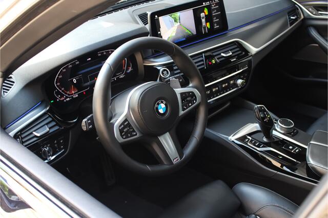 BMW 5-SERIE Touring 530i High Ex. M-Sport | Pano | H/K | Laser