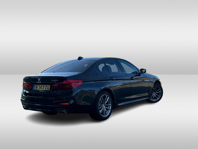 BMW 5-SERIE 530e iPerformance eDrive Ed. M Sport / Schuifdak / Camera / Leder / Head-up / 18'' / Virtual Cockpit / Stoelverwarming / DAB / Cruise Control