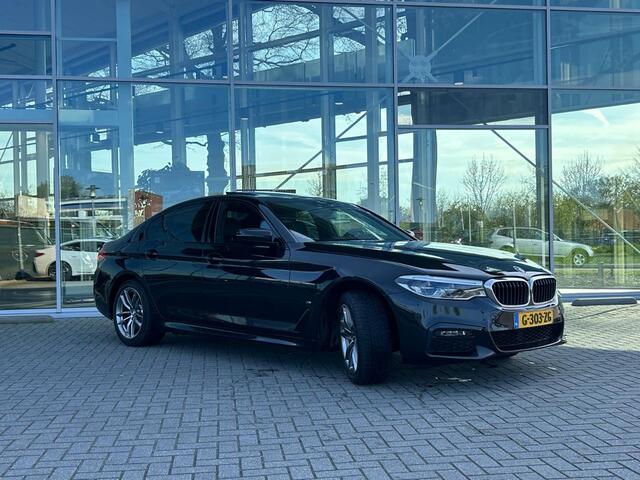 BMW 5-SERIE 530e iPerformance eDrive Ed. M Sport / Schuifdak / Camera / Leder / Head-up / 18'' / Virtual Cockpit / Stoelverwarming / DAB / Cruise Control