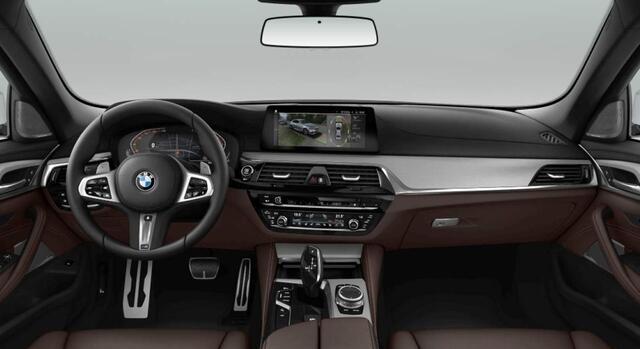 BMW 5-SERIE 540i M-Sport | Schuifdak | Harman Kardon | Head Up