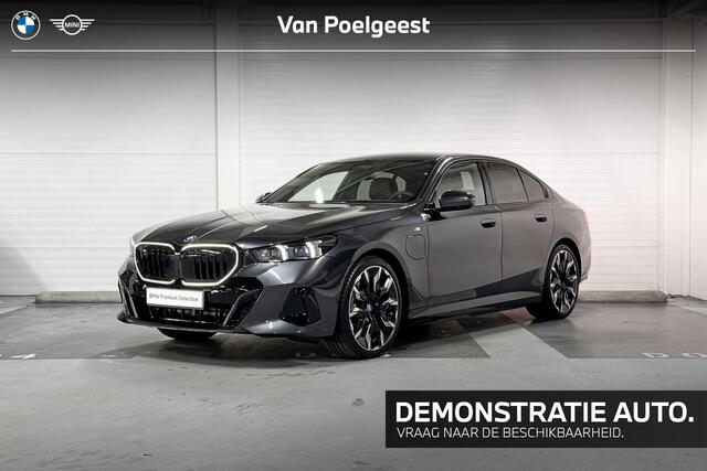 BMW 5-SERIE Sedan 530e | M-Sport Pro | Travel Pack | Innovation Pack | Comfort Pack | Driving Assistant Professional | Bowers&Wilkins | Comfort Access