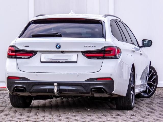 BMW 5-SERIE Touring 530e xDrive M-SPORT ** LASER, LEDER, PANORAMA, TREKH, HuD, H&K Sound, 19-inch LMV ** ¤ 39.900,= onder NP - Ex-BMW AG ** ** INFORMEER OOK NAAR ONZE AANTREKKELIJKE FINANCIAL-LEASE TARIEVEN **