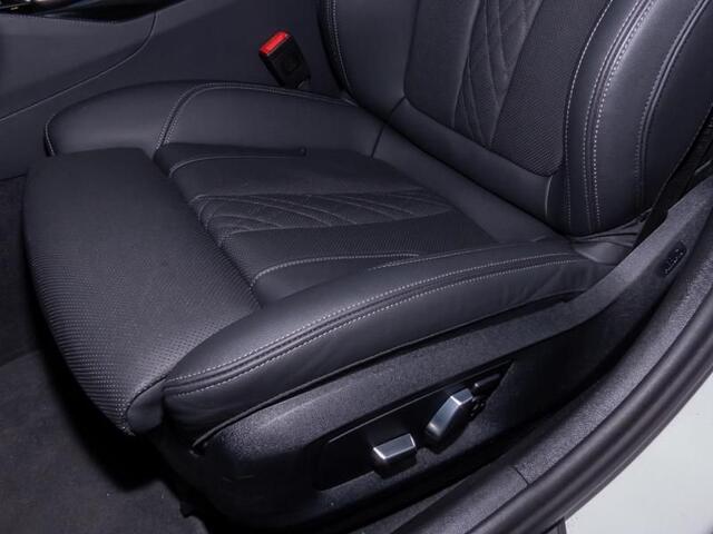 BMW 5-SERIE Touring 530e xDrive M-SPORT ** LASER, LEDER, PANORAMA, TREKH, HuD, H&K Sound, 19-inch LMV ** ¤ 39.900,= onder NP - Ex-BMW AG ** ** INFORMEER OOK NAAR ONZE AANTREKKELIJKE FINANCIAL-LEASE TARIEVEN **
