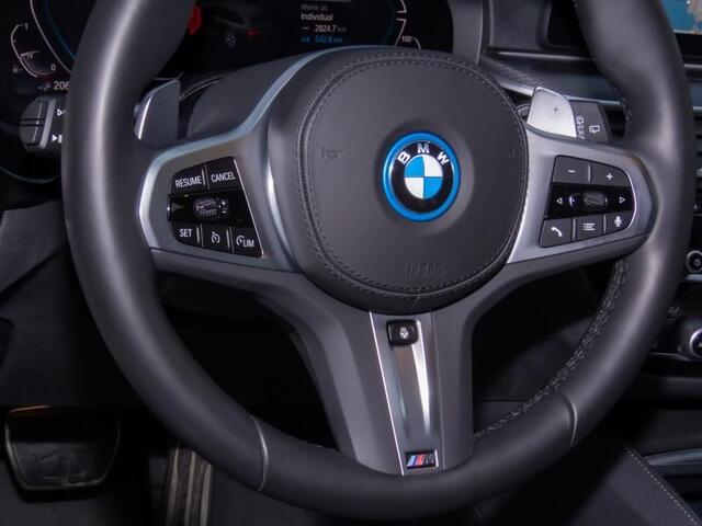 BMW 5-SERIE Touring 530e xDrive M-SPORT ** LASER, LEDER, PANORAMA, TREKH, HuD, H&K Sound, 19-inch LMV ** ¤ 39.900,= onder NP - Ex-BMW AG ** ** INFORMEER OOK NAAR ONZE AANTREKKELIJKE FINANCIAL-LEASE TARIEVEN **