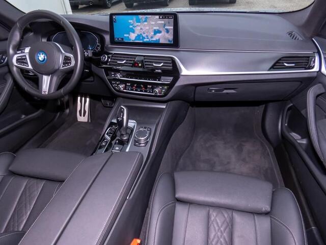 BMW 5-SERIE Touring 530e xDrive M-SPORT ** LASER, LEDER, PANORAMA, TREKH, HuD, HiFi, 19-inch LMV ** ¤ 37.700,= onder NP - Ex-BMW AG ** ** INFORMEER OOK NAAR ONZE AANTREKKELIJKE FINANCIAL-LEASE TARIEVEN **