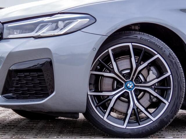BMW 5-SERIE Touring 530e xDrive M-SPORT ** LASER, LEDER, PANORAMA, TREKH, HuD, HiFi, 19-inch LMV ** ¤ 37.700,= onder NP - Ex-BMW AG ** ** INFORMEER OOK NAAR ONZE AANTREKKELIJKE FINANCIAL-LEASE TARIEVEN **