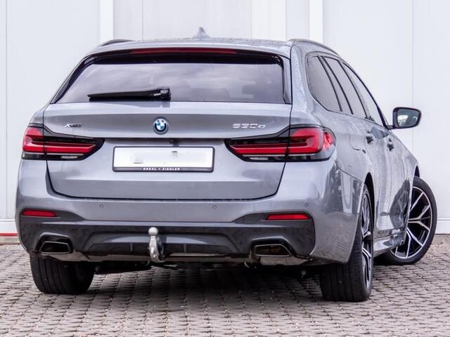 BMW 5-SERIE Touring 530e xDrive M-SPORT ** LASER, LEDER, PANORAMA, TREKH, HuD, HiFi, 19-inch LMV ** ¤ 37.700,= onder NP - Ex-BMW AG ** ** INFORMEER OOK NAAR ONZE AANTREKKELIJKE FINANCIAL-LEASE TARIEVEN **