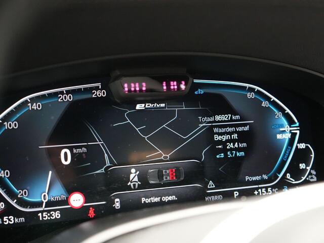 BMW 5-SERIE Touring 530e xDrive M-Sport Plug In Hybrid PHEV | Head Up | Laser LED | Trekhaak af Fabriek | Elektrische Lederen Sportstoelen | Sfeerverlichting