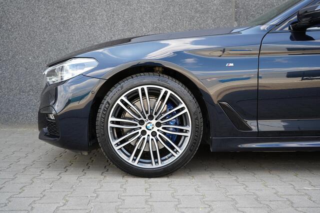 BMW 5-SERIE 530 xDrive M Sport High executive Softclose/360 / Leder/ HUD / Keyless