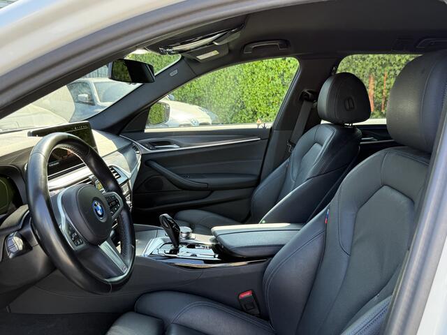 BMW 5-SERIE Touring 530e High Exe | M-Sport | CoPilot | Trekhaak | Head-Up | Comfort Acces | Camera | 4 Zone Clima