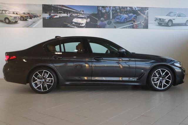 BMW 5-SERIE Sedan 530i High Executive | M Sportpakket | Comfortstoelen | Driving Assistant