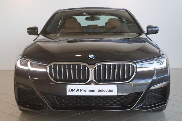 BMW 5-SERIE Sedan 530i High Executive | M Sportpakket | Comfortstoelen | Driving Assistant
