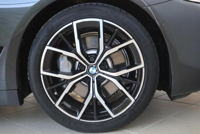 BMW 5-SERIE Sedan 530i High Executive | M Sportpakket | Comfortstoelen | Driving Assistant