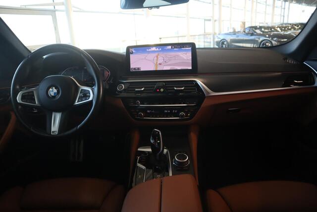 BMW 5-SERIE Sedan 530i High Executive | M Sportpakket | Comfortstoelen | Driving Assistant