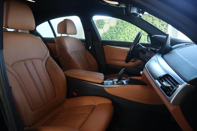 BMW 5-SERIE Sedan 530i High Executive | M Sportpakket | Comfortstoelen | Driving Assistant