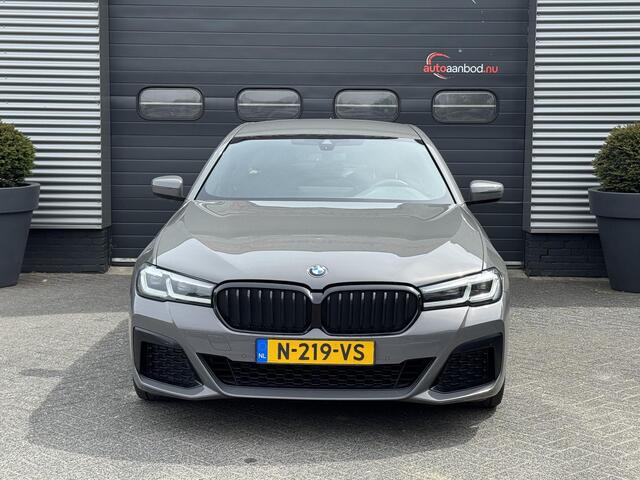 BMW 5-SERIE 520i High Executive M pakket | Camera | 19 Inch Lichtmetalen Velgen | Navigatie | Stoelverwarming