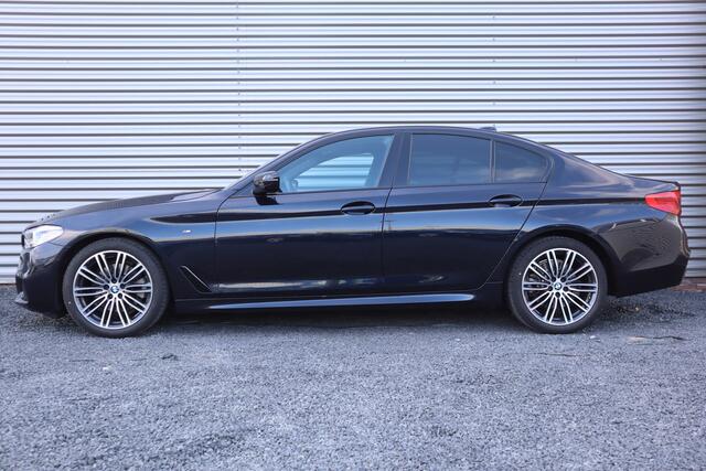 BMW 5-SERIE 520i M-Sport High Executive Harman Kardon / Leder Dashboard / Camera / 19inch