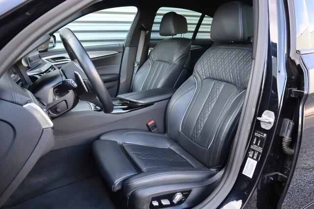 BMW 5-SERIE 520i M-Sport High Executive Harman Kardon / Leder Dashboard / Camera / 19inch