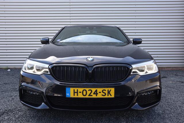 BMW 5-SERIE 520i M-Sport High Executive Harman Kardon / Leder Dashboard / Camera / 19inch