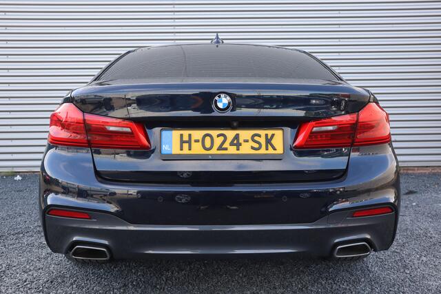 BMW 5-SERIE 520i M-Sport High Executive Harman Kardon / Leder Dashboard / Camera / 19inch