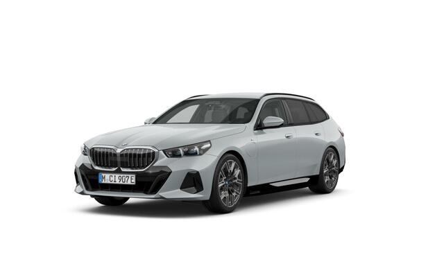BMW 5-SERIE Touring 530e | 20 Inch | M-Sportpakket | Travel Pack | Trekhaak