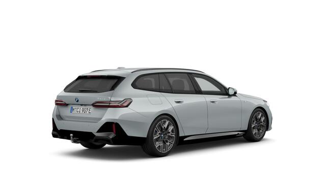 BMW 5-SERIE Touring 530e | 20 Inch | M-Sportpakket | Travel Pack | Trekhaak