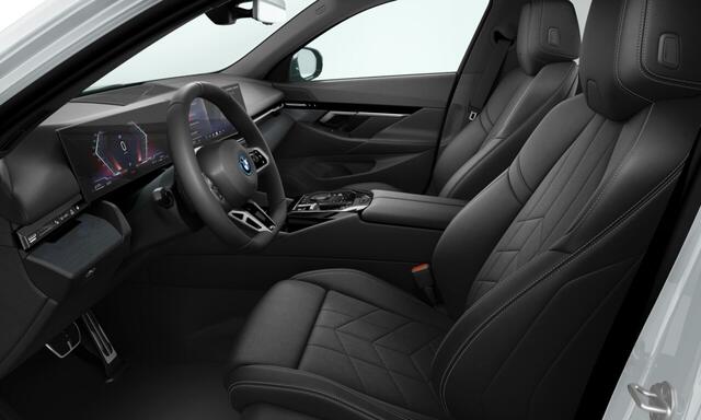 BMW 5-SERIE Touring 530e | 20 Inch | M-Sportpakket | Travel Pack | Trekhaak