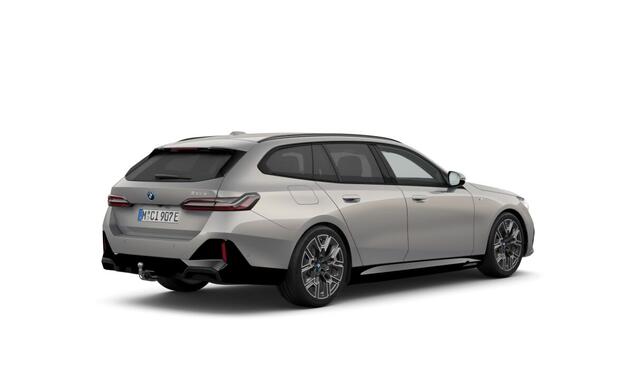 BMW 5-SERIE Touring 530e | 20 Inch | M-Sportpakket | Travel Pack | Trekhaak