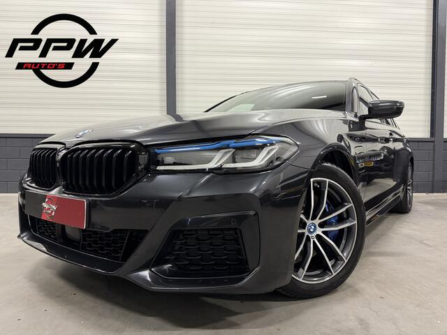 BMW 5-SERIE Touring 530e xDrive M-Sport HEAD-UP/LASER/ACC/TREKHAAK/360CAMERA/ALCANTARA/KEYLESS/SHADOW-LINE/DRIVING ASS PRO/SFEER/STUUR+STOELVERWARMING/LIVE COCKPIT/M-AERODYNAMIC/SOPHISTOGRAU/VOLLEDIG BMW DEALER HISTORIE
