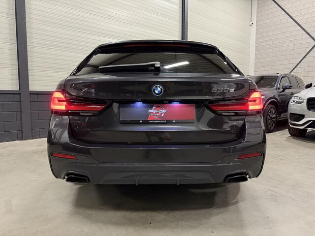 BMW 5-SERIE Touring 530e xDrive M-Sport HEAD-UP/LASER/ACC/TREKHAAK/360CAMERA/ALCANTARA/KEYLESS/SHADOW-LINE/DRIVING ASS PRO/SFEER/STUUR+STOELVERWARMING/LIVE COCKPIT/M-AERODYNAMIC/SOPHISTOGRAU/VOLLEDIG BMW DEALER HISTORIE