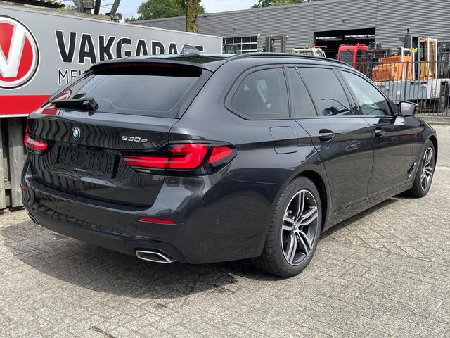 BMW 5-SERIE Touring 530e Executive 18"/Leder/Dodehoek/Adaptieve cruise/Camera/Stoel + stuurverwarming/Apple Carplay & Android Auto