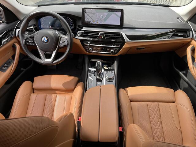 BMW 5-SERIE Touring 530e Executive 18"/Leder/Dodehoek/Adaptieve cruise/Camera/Stoel + stuurverwarming/Apple Carplay & Android Auto
